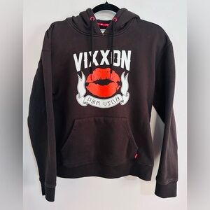 VIXXON by Dixxon Por Vida Kiss Graphic Hoodie Black/Red Size M Streetwear